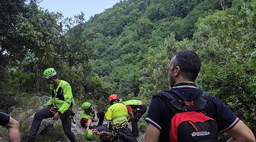 Escursionista ferito nella Valle delle Ferriere: recuperato dal Soccorso Alpino con l’elisoccorso