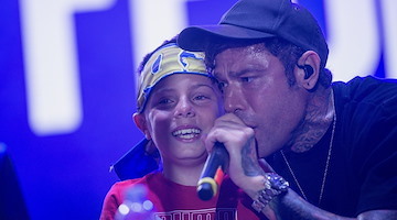 Fedez nel Salernitano, il noto rapper si esibisce al "Sanza - Festival dell’Accoglienza"