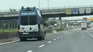 Fermato sull'A3 con oltre un chilo di cocaina nascosto nel vano motore
