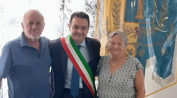Furore, il sindaco Milo conferisce la cittadinanza italiana ai coniugi Cuomo e Merolla