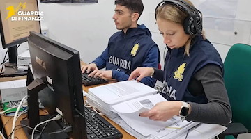 Giro di scommesse online e nei bar: blitz antimafia contro i Casalesi