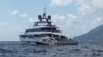 Hamilton sceglie la Costiera Amalfitana per rilassarsi a bordo dello yacht Contigo