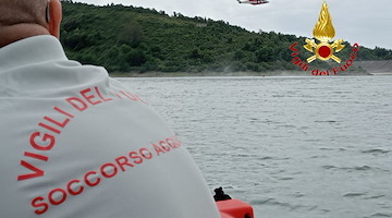 I Vigili del Fuoco si esercitano alla Diga Alento: simulazioni di soccorso con elicottero e sommozzatori