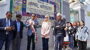 Inaugurato a Vietri sul Mare un pannello in ceramica in memoria di Manuel Cargaleiro