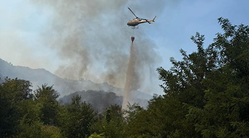 Incendio Vesuvio: 1.995 lanci e oltre 7,8 milioni di litri di estinguente contro le fiamme in sei giorni