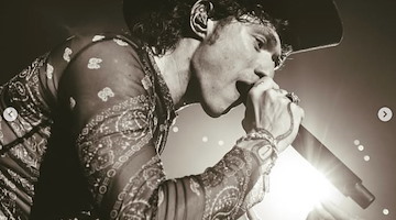 Irama stasera a SalernoSounds 2025: Piazza della Libertà pronta a illuminarsi con la sua musica