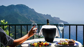 L'Hotel Graal di Ravello seleziona personale: opportunità per addetta colazioni e barman