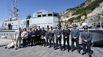 La Nave Scuola “Mazzei” della Guardia di Finanza ad Amalfi per la Regata 