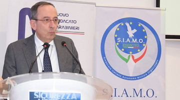 Lutto nazionale per Papa Francesco: bandiere a mezz’asta e un minuto di silenzio il 26 aprile in provincia di Salerno