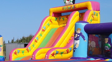 Maiori, 20 luglio "Gonfia la Piazzetta": a San Pietro giochi e divertimento per bambini e ragazzi