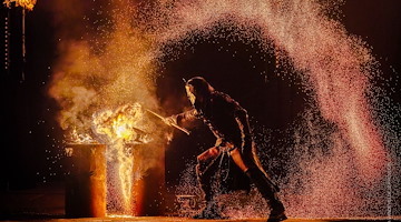 Maiori: all’anfiteatro del porto va in scena “ODISSEA - L’Incendio di Troia e l’Inizio del Viaggio”