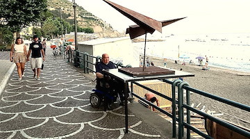 Maiori Art Coast, Mario Ruggiero segnala: «Belle opere, ma i supporti sono un pericolo»