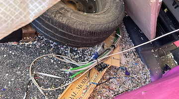 Maiori, vandalizzato il carro di Lele e Dani: rubati cavi e quadro elettrico