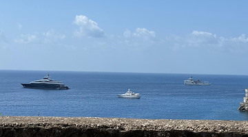 Mark Zuckerberg torna in Costiera Amalfitana a bordo del suo mega yacht "Launchpad"