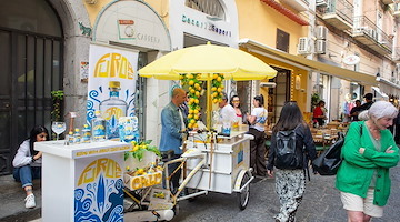 Maurizio Russo conquista la “Divina Food Experience” con il carrettino dedicato al Gin Furore 
