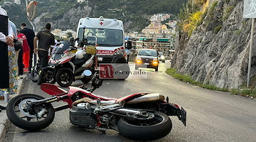 Motociclista vola sulla scogliera a Maiori, soccorso dai Vigili del Fuoco e 118 [FOTO]