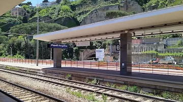 Napoli, interventi alle stazioni di Piazza Amedeo e Mergellina: variazioni alla Metro Linea 2 tra agosto e settembre