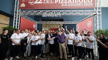 Napoli, taglio del nastro per il XXII Campionato mondiale del Pizzaiuolo - Trofeo Caputo