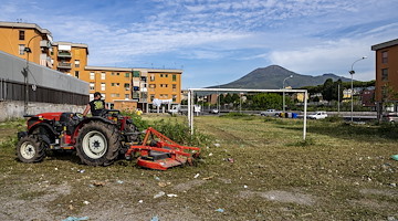 Parco Archeologico di Pompei e Comune trovano un sostenitore per sistemare il campo di calcio vicino alla Villa romana di Boscoreale: ora è sfida all’archeocalcio