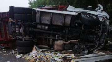 Paura sull'A2: camion carico di tonno si ribalta nei pressi dello svincolo per Campagna