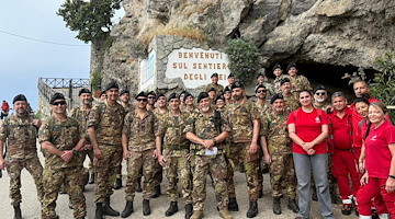 Positano, Agerola: marcia sul Sentiero degli Dei con militari e volontari CRI 