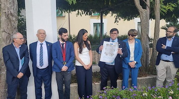 Ravello, al Caruso Iolanda Mansi riceve la pergamena di Totò dal Rotary Club Costiera Amalfitana