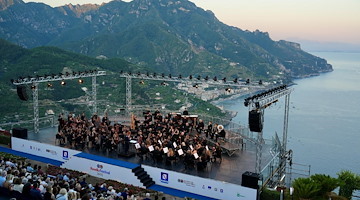 Ravello, standing ovation per Harding e l’Accademia di Santa Cecilia a Villa Rufolo