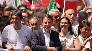 Salerno, sabato 14 Giuseppe Conte inaugura gazebo contro il riarmo