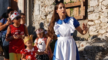 Scala si trasforma nel regno delle favole con Alice in Wonderland Experience