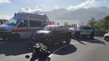 Scontro tra moto e auto a Capo d’Orso: giovane centauro ferito