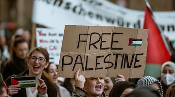 Solidarietà per la Palestina: studenti in corteo a Maiori per chiedere il cessate il fuoco