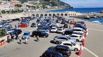 Sosta e fermata autobus al Porto Turistico di Maiori, ecco le nuove modalità di prenotazione 