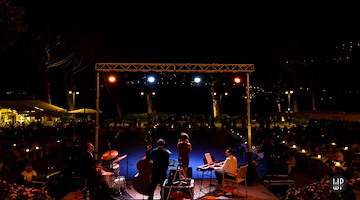 “Strangers in the night”: a Ravello musica sotto le stelle con Napoleone, Spaghetti Band e Soul Six
