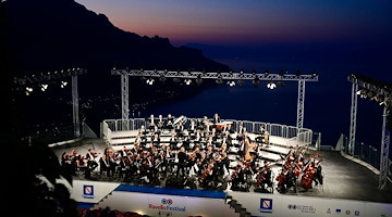 Successo per il Concerto all'Alba del Ravello Festival: applausi a non finire dal belvedere gremito