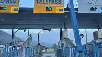 Tenta di scassinare una cassa automatica al casello: arrestato 49enne a Castellammare