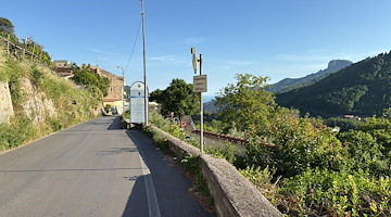 Tramonti, trattore investe una donna a piedi: ricoverata d'urgenza a Salerno