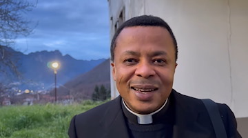 Tramonti, un pranzo di beneficenza nel giorno del 18esimo anniversario di ordinazione sacerdotale di Don Justin 