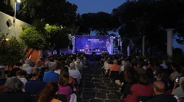 “Un viaggio attraverso il Jazz Pop”: l'omaggio a Quincy Jones chiude i Concerti d'Estate a Raito di Vietri sul Mare