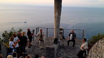 "Verso l’Alba" al Belvedere dello Ziro: musica e natura incantano Scala