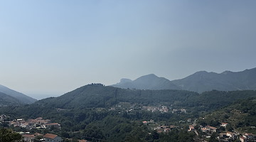 Vesuvio, De Luca chiede Stato mobilitazione nazionale. Fumo invade Tramonti