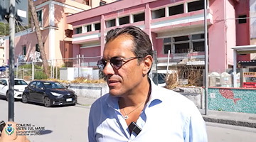 Vietri sul Mare, al via la demolizione dell'ex scuola di Marina: al suo posto una caserma moderna per Carabinieri