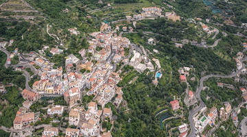 Vietri sul Mare, depositi trasformati in abitazioni: quattro denunciati