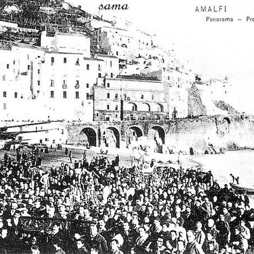 27 giugno 1946: quando gli Amalfitani si ribellarono alla Chiesa portando Sant’Andrea sulla spiaggia