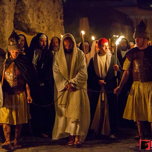 9 aprile la Via Crucis in costume di Ravello, ecco come muoversi