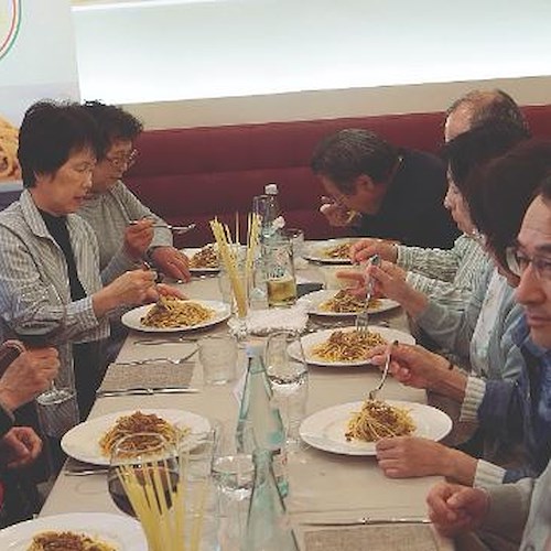 A Bologna ristoratori di Maiori agli onori della cronaca: i loro spaghetti "sacrileghi" fanno impazzire cinesi e giapponesi