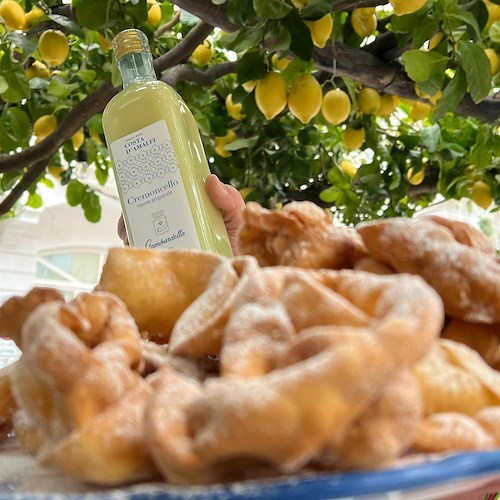 A Carnevale è tempo di chiacchiere: quelle della Pasticceria Gambardella sono perfette da abbinare al “Cremoncello” /RICETTA
