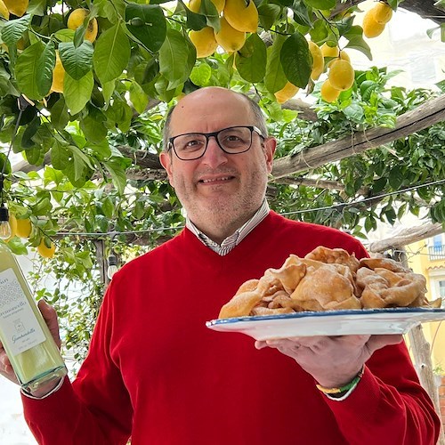 A Carnevale è tempo di chiacchiere: quelle della Pasticceria Gambardella sono perfette da abbinare al “Cremoncello” /RICETTA