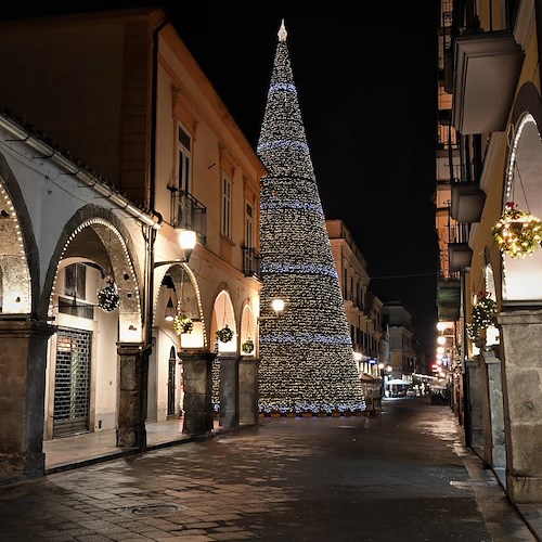 A Cava de' Tirreni tornano gli aperitivi lungo i portici durante le festività natalizie: prevista navetta gratuita