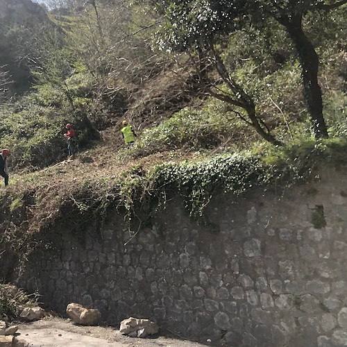 A Furore proseguono senza sosta lavori a costone franato, Marchese: «Si pensa a parziale apertura a fasce orarie»