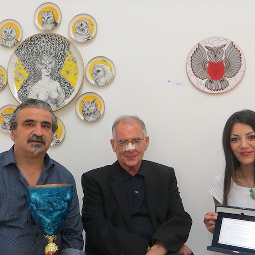 A Lucia Carpentieri e Franco Raimondi i primi premi del concorso ceramico “Mare Mota” di Vietri